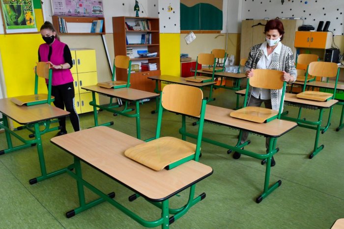 Ilustračný obrázok k článku V Kežmarku ukázali, že sa to dá: V niektorých školách sa časť detí vracia do lavíc