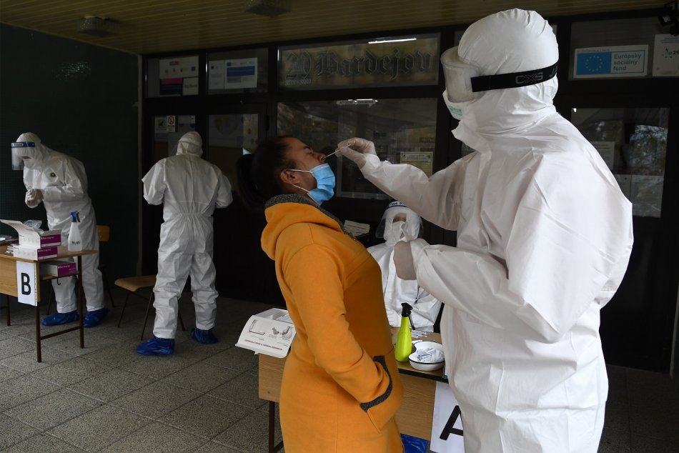 Ilustračný obrázok k článku SVET O SLOVENSKU: Veľká chvála plošného testovania! Má chyby, ale je super