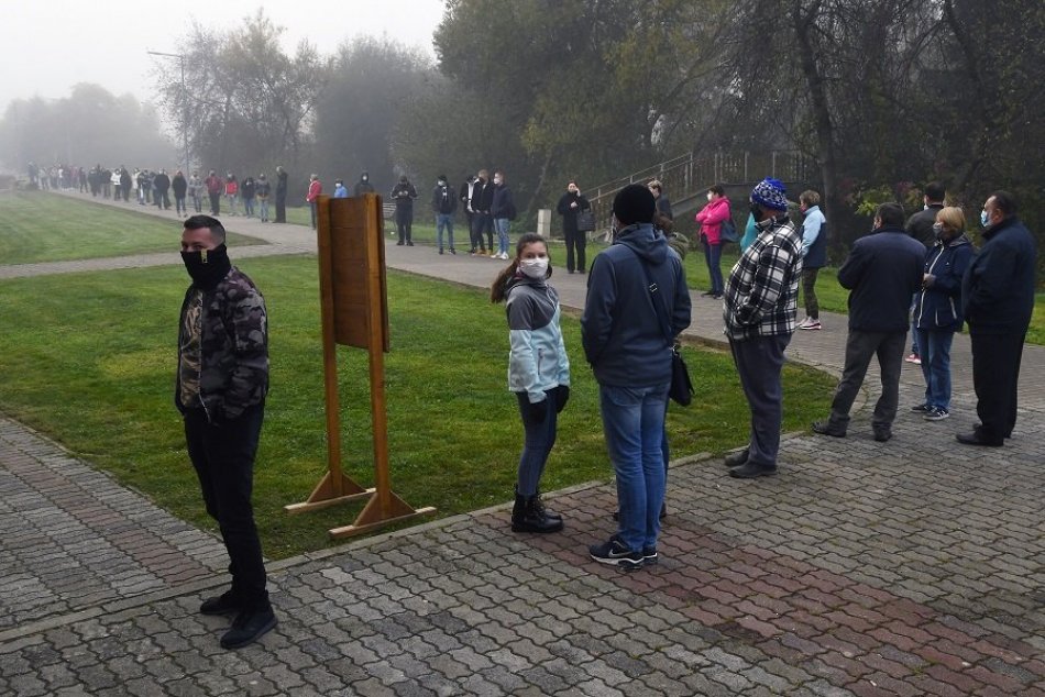 Ilustračný obrázok k článku Testovanie online: TU zistíte, kde stoja ľudia v radoch a kde je voľno