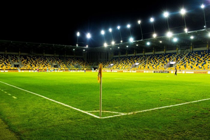 Ilustračný obrázok k článku Futbalový sviatok JESENE bude bez divákov: Snahu mecenáša Dunajskej Stredy stopla HYGIENA!