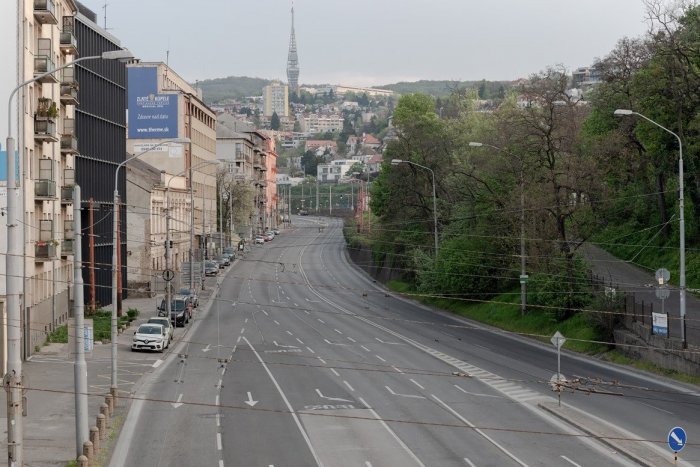 Ilustračný obrázok k článku PREHĽAD výnimiek počas lockdownu: Ako je to s návštevou cintorína a kedy môžete odísť z DOMU?