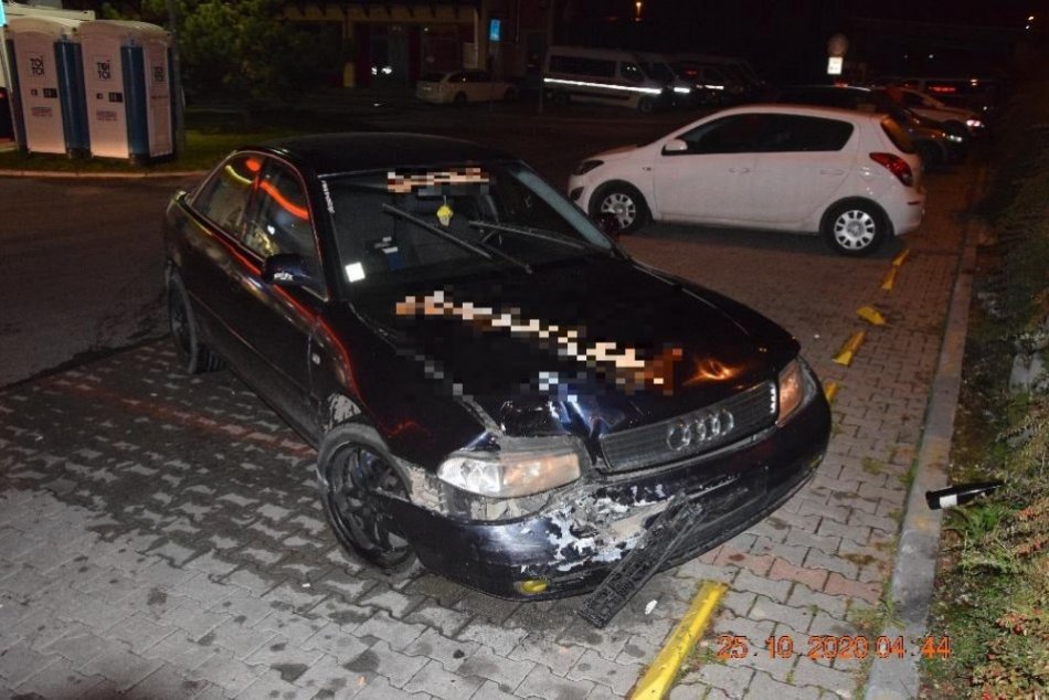 Ilustračný obrázok k článku Opitý mladík v Bystrici sadol do cudzieho auta: Takto to dopadlo, FOTO