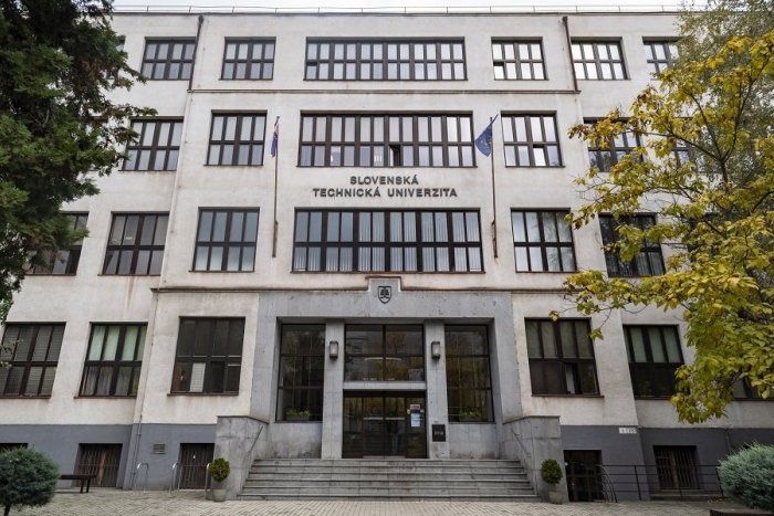 Ilustračný obrázok k článku Turbulencie na STU: Akademický senát odsúhlasil návrh na odvolanie rektora Fikara