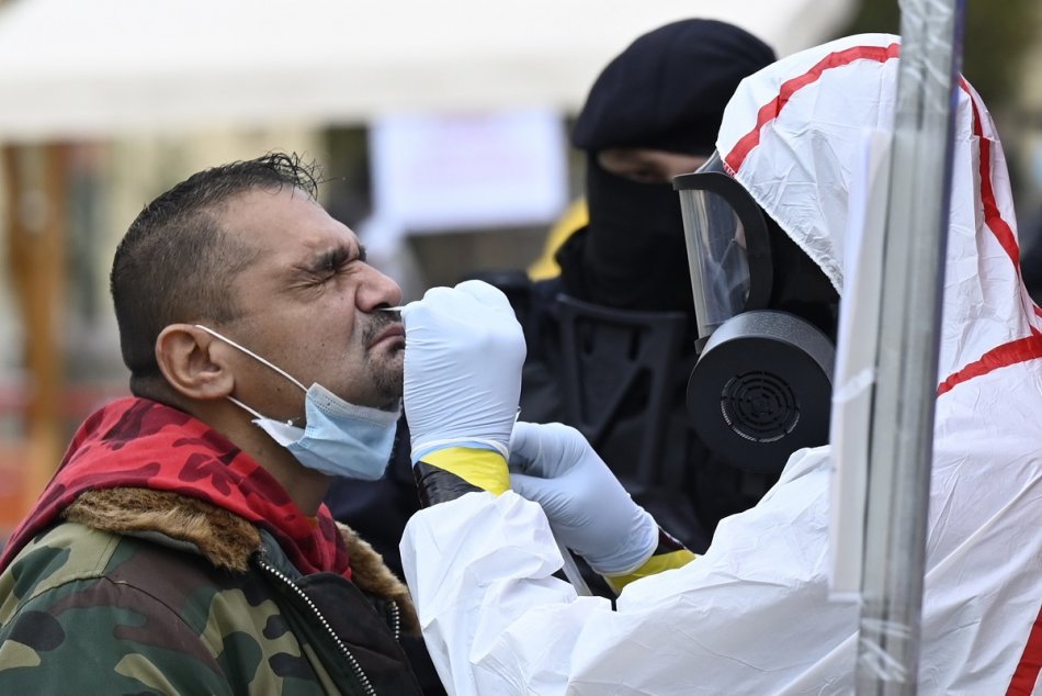 Ilustračný obrázok k článku Rómsku osadu v Humenskom okrese pretestujú na COVID-19 špecialisti ministerstva