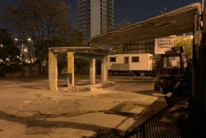 Ilustračný obrázok k článku Ďalšej vzácnej pamiatke hrozí zánik: Nadšenci histórie sa boja o benzínku bratov Zikmundovcov