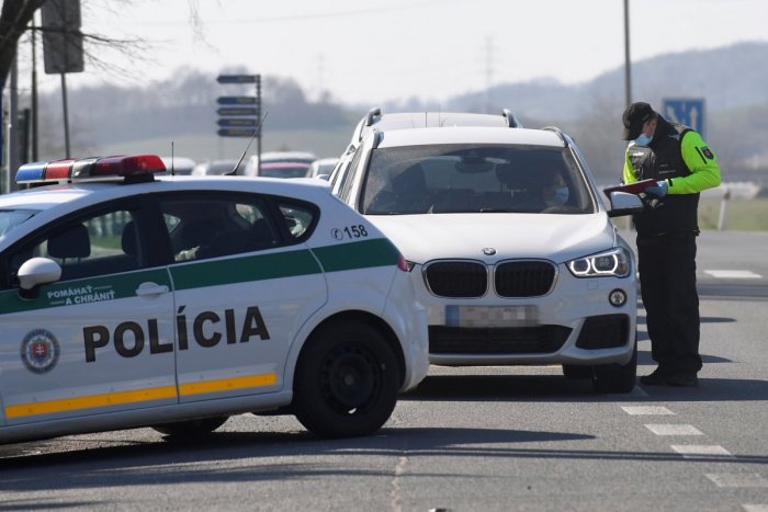 Ilustračný obrázok k článku Bez TOHTO ani nesadajte za volant! Počas lockdownu musíte mať v aute špeciálnu VÝBAVU