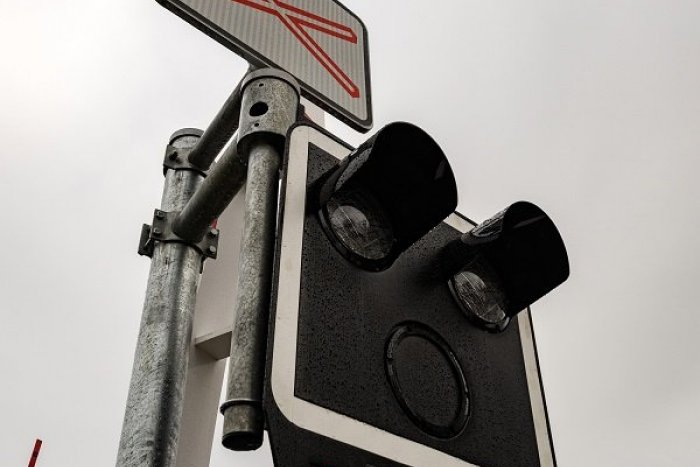 Ilustračný obrázok k článku Na železničnom priecestí opravujú PORUCHU: Vodiči v Poprade, TOMUTO úseku sa vyhnite