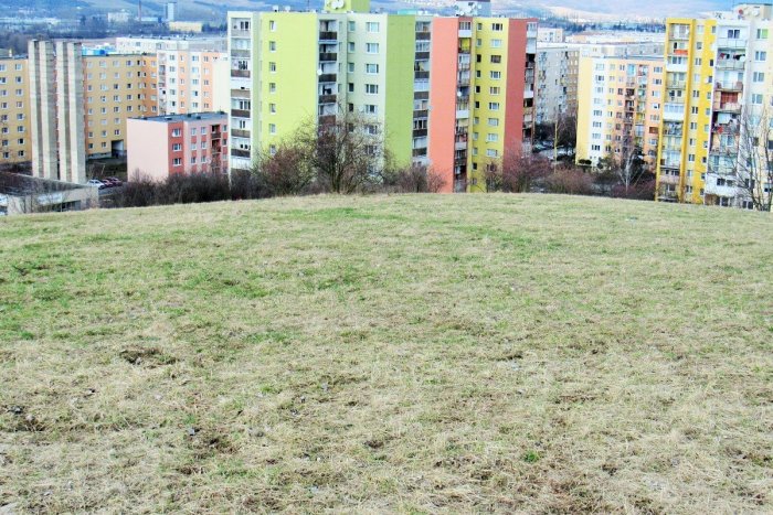 Ilustračný obrázok k článku Prešovčania na Sídlisku III i Sekčove nemôžu spávať: Čo za pískanie ich neustále ruší?!