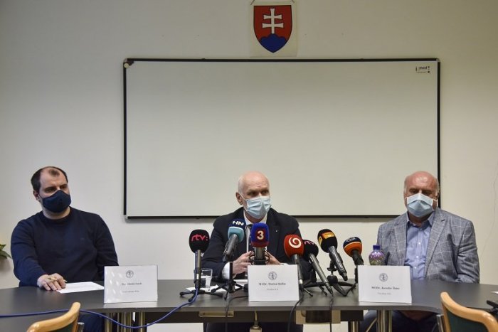 Ilustračný obrázok k článku Tvrdý odkaz vláde: Celoplošné testovanie považuje lekárska komora za „vydieranie“