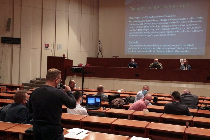 Ilustračný obrázok k článku Kto nás bude testovať? Chýbajú zdravotníci, primátor požiada o pomoc  i partnerské mestá