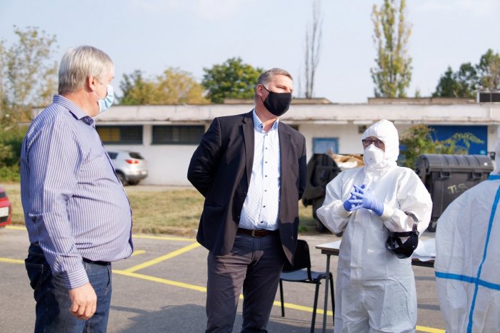 Ilustračný obrázok k článku Zdravotníci a zamestnanci z Univerzitnej nemocnice sa zapoja do celoplošného testovania