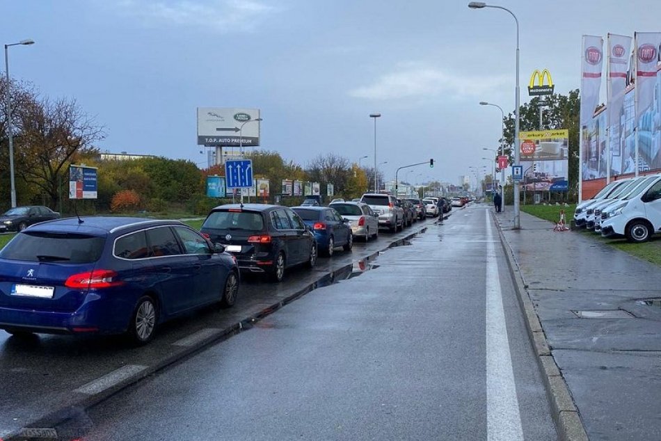 Ilustračný obrázok k článku POZOR! Kvôli drive-in testovaniu odklonili trasy viacerých liniek MHD