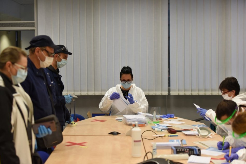 Ilustračný obrázok k článku Výroba v trnavskej automobilke pokračuje: Prekvapí vás počet pozitívnych