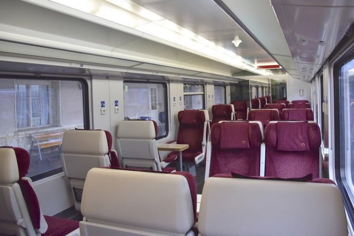 Ilustračný obrázok k článku Slovenská ABSURDITA? Štát ruší IC vlaky a ide dotovať MILIÓNY eur do leteckej linky