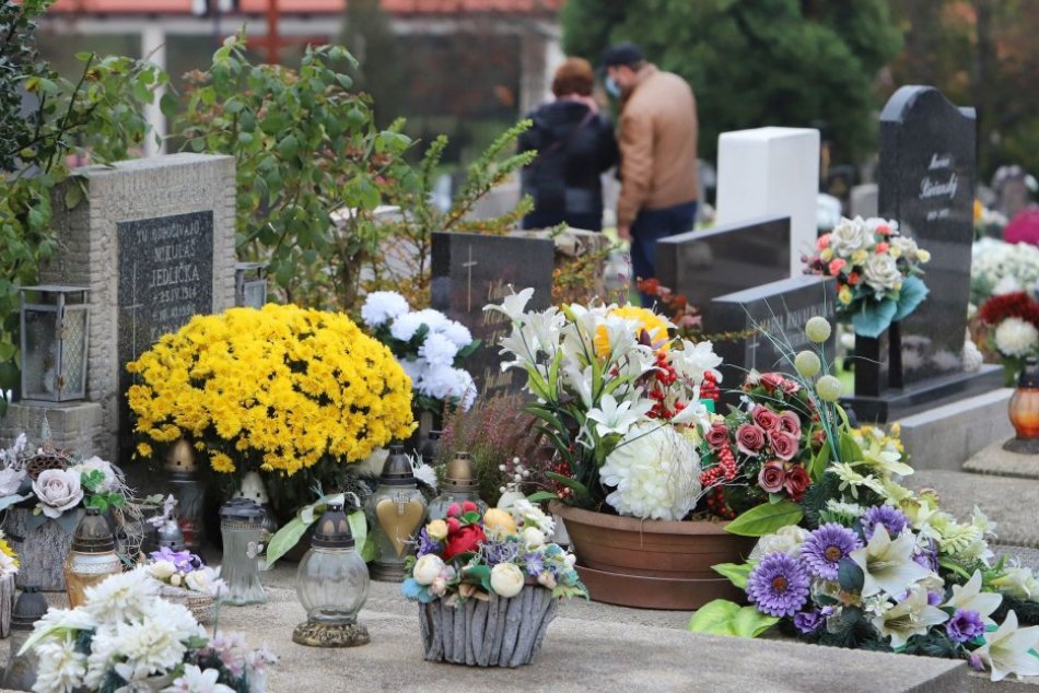 Ilustračný obrázok k článku Šikovný ŤAHÁK na Dušičky: Ako budú otvorené cintoríny v Topoľčanoch?