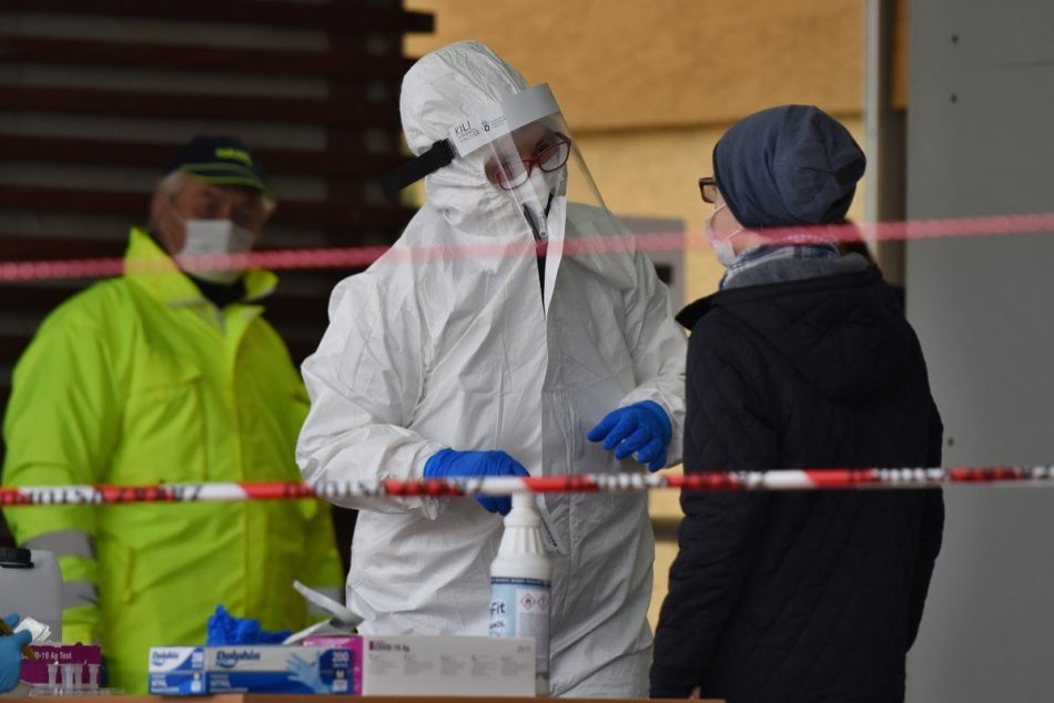 Ilustračný obrázok k článku Nedeľa v Považskej Bystrici začala pokojne: Pomoc ľuďom z mesta ponúkla Domaniža