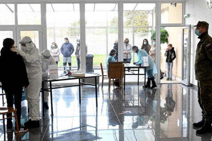 Ilustračný obrázok k článku Napriek 0,7 % pozitívnych zažijeme repete: Zvolen pripravuje 2. kolo testovania