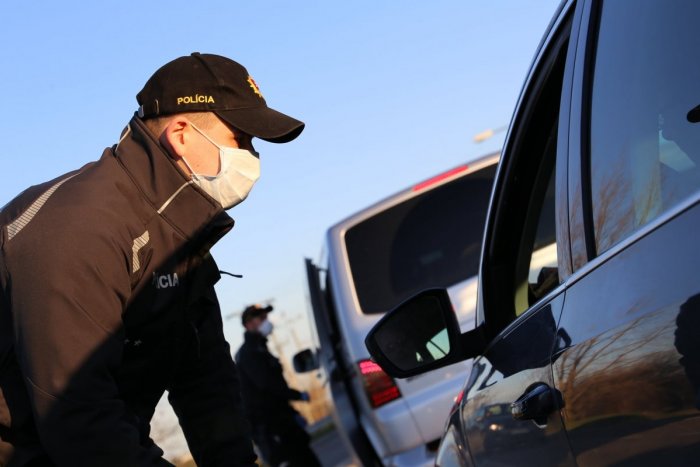 Ilustračný obrázok k článku Policajti hľadajú svedkov zvláštnej nehody: Žena viezla zrazeného chlapca, ten však ušiel