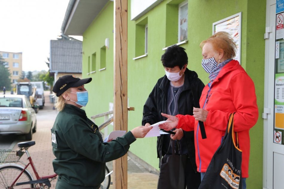 Ilustračný obrázok k článku Policajti sa vybrali do topoľčianskych ulíc: Zamerali sa na seniorov, FOTO
