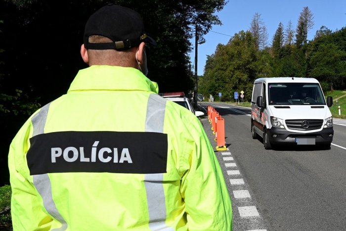 Ilustračný obrázok k článku Batizovčan päsťami doudieral úplne novú dodávku: Polícia ho chytila ešte v tú istú noc