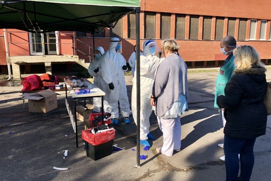 Ilustračný obrázok k článku Nemocnica opäť testuje zamestnancov a pacientov: V akcii sú tri odberové tímy, FOTO