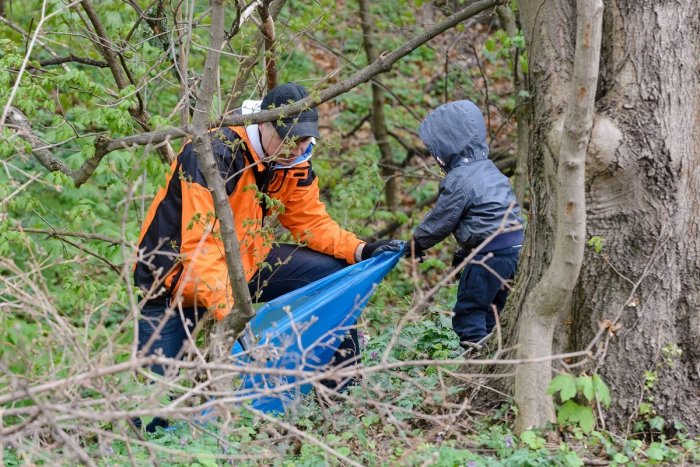 Ilustračný obrázok k článku Výborná myšlienka: Handlovčania sa originálne pustili do čistenia prírody