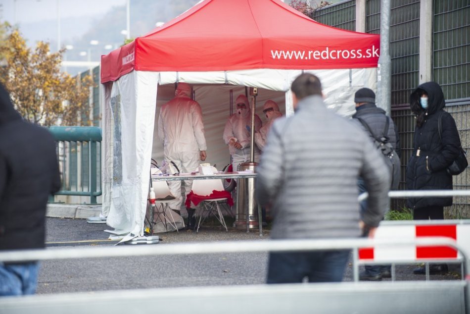 Ilustračný obrázok k článku Koronavírus odhalili vo všetkých okresoch Banskobystrického kraja: Nad 100 prípadov majú až 3