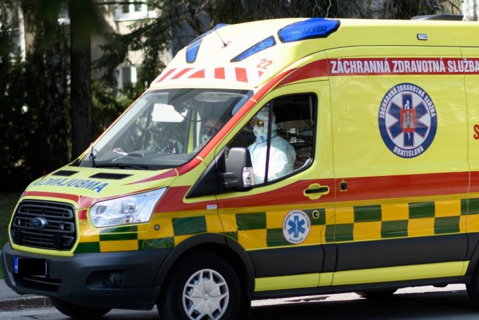 Ilustračný obrázok k článku Koronavírus: Počet pacientov v nemocniciach stále rastie, pribudli aj úmrtia