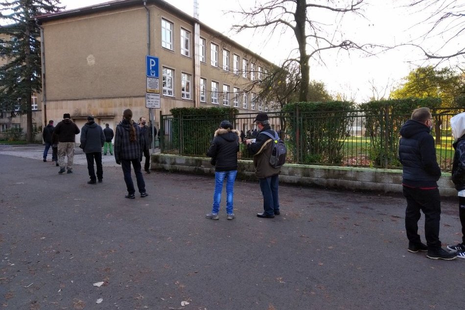 Ilustračný obrázok k článku Podstatne menšie rady aj ďalšie dobré správy: Aktuálne INFO o testovaní v Bystrici