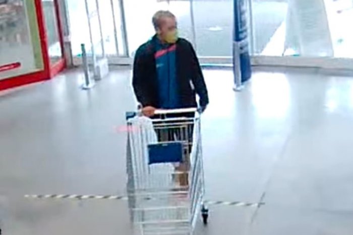 Ilustračný obrázok k článku Spoznávate muža na VIDEU? V breznianskom obchode si privlastnil tovar a nezaplatil