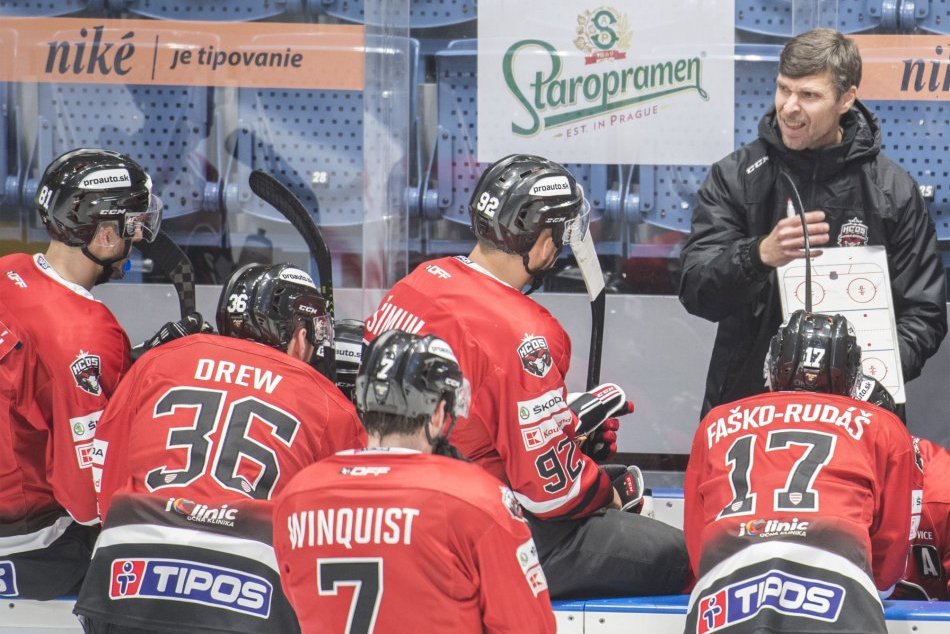 Ilustračný obrázok k článku Barani na ľade Miškovca potešili: Oporou Bystričanov bol maďarský brankár Vay