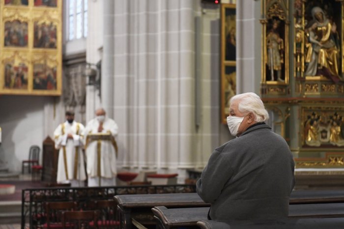 Ilustračný obrázok k článku Tvrdá rana pre Liptov: ZÁKAZ akcií, alkoholu, bohoslužieb i spovedí!