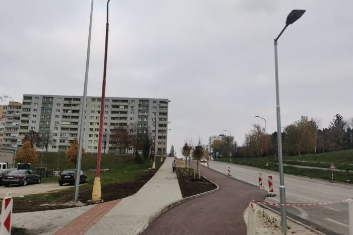 Ilustračný obrázok k článku EŠTE ste to nevideli? Nový chodník pri zimáku vyrástol do KRÁSY! FOTO