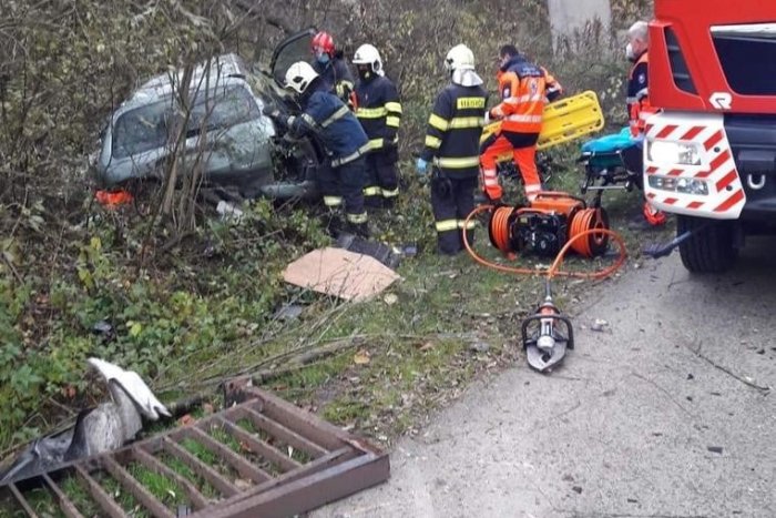 Ilustračný obrázok k článku Pozor na tento úsek v Žiline: Pri nehode spadlo auto z mosta! FOTO