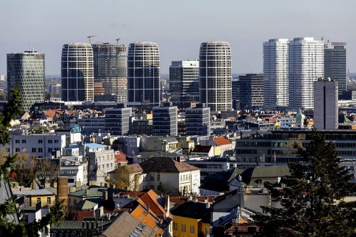 Ilustračný obrázok k článku Slováci vedia ŠPEKULOVAŤ: Pri KÚPE bytu sa rozhodujú aj o tom, kam dajú vianočný stromček!