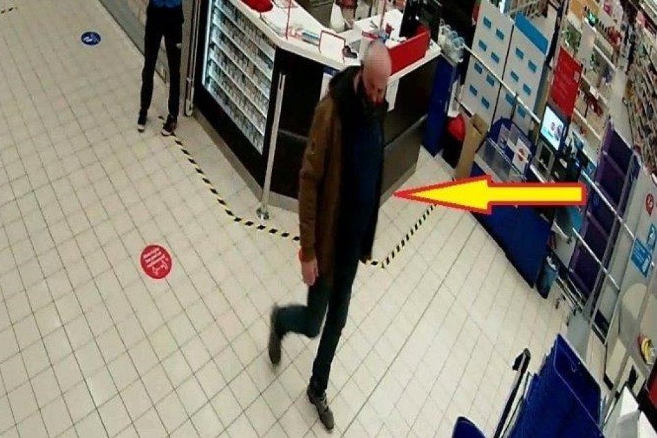 Ilustračný obrázok k článku Viete, kto to je? Polícia hľadá muža na ZÁBEROCH z kamier