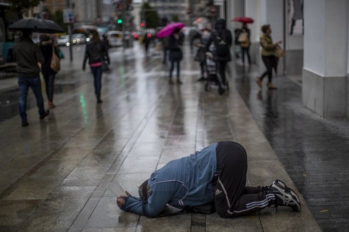 Ilustračný obrázok k článku Bratislavčania sú chápaví a tolerantní: Svedčí o tom ich postoj k ľuďom na ulici