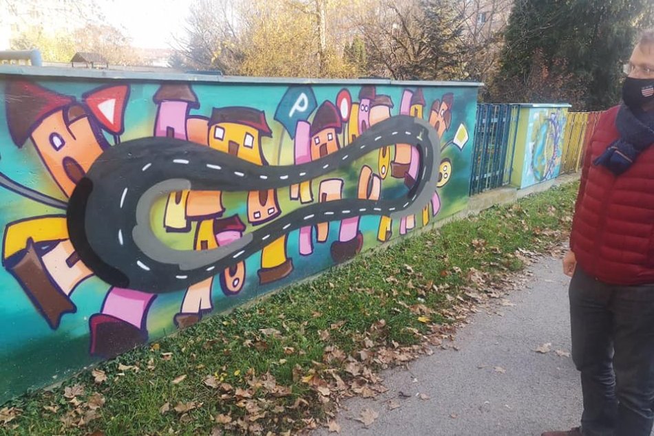 Ilustračný obrázok k článku Farebné ploty a nové bránky v Starom meste prispejú k lepšej atmosfére, FOTO