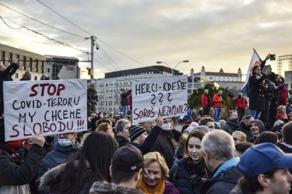 Ilustračný obrázok k článku 17. novembra budú viaceré PROTESTY: Krúpa zaželal opozičným kolegom ďalšie premorovanie
