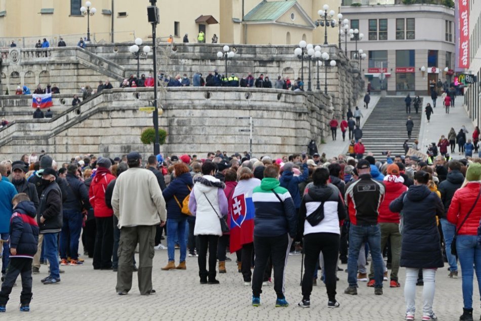 Ilustračný obrázok k článku Polícia o protestoch proti vláde a opatreniam: FOTO priamo z centra Žiliny