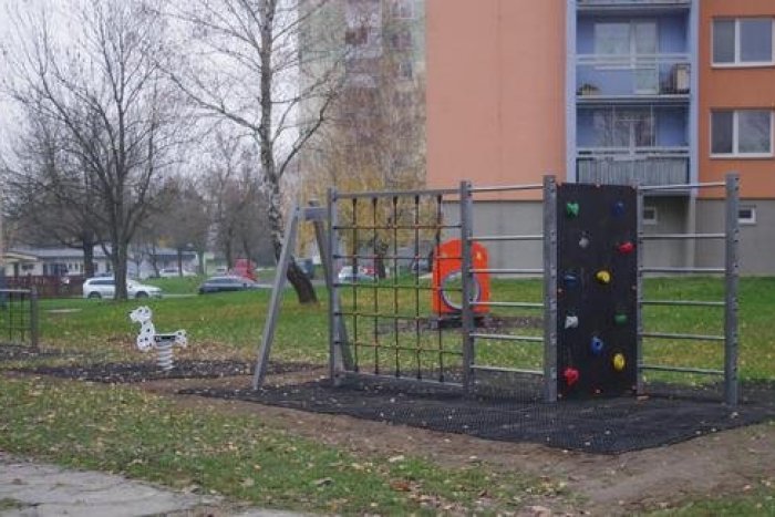 Ilustračný obrázok k článku V Michalovciach postupne vylepšujú detské ihriská