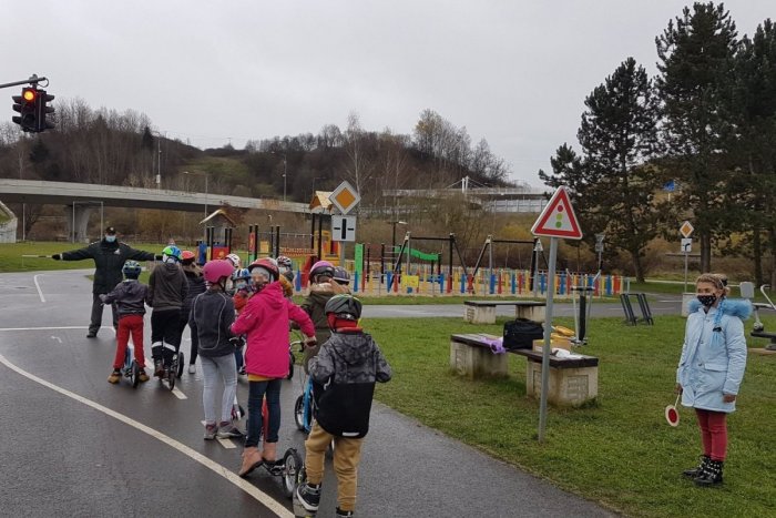 Ilustračný obrázok k článku Svoje schopnosti si preverili v praxi: Malí Brezňania jazdili pod dohľadom polície