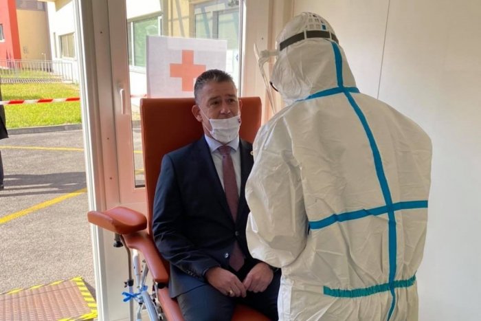 Ilustračný obrázok k článku Mikulec je v karanténe! Z práce sa ale neuleje