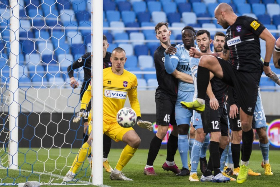 Ilustračný obrázok k článku V karanténe skončilo 13 hráčov: ViOn neodohrá ani tretí prípravný zápas