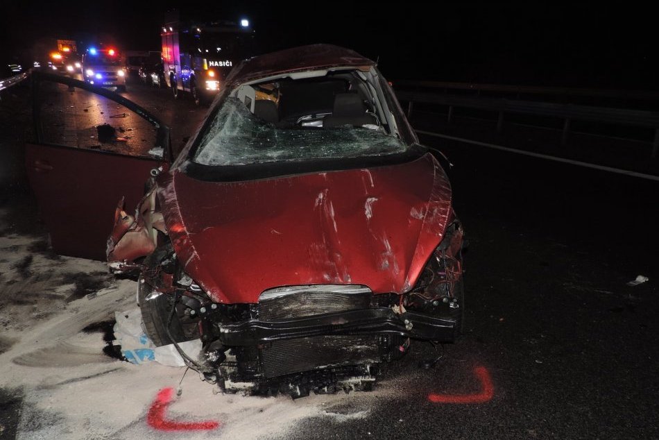 Ilustračný obrázok k článku Policajti o tragickej nehode pri Žiari: Vodiča vymrštilo z auta, nemal šancu