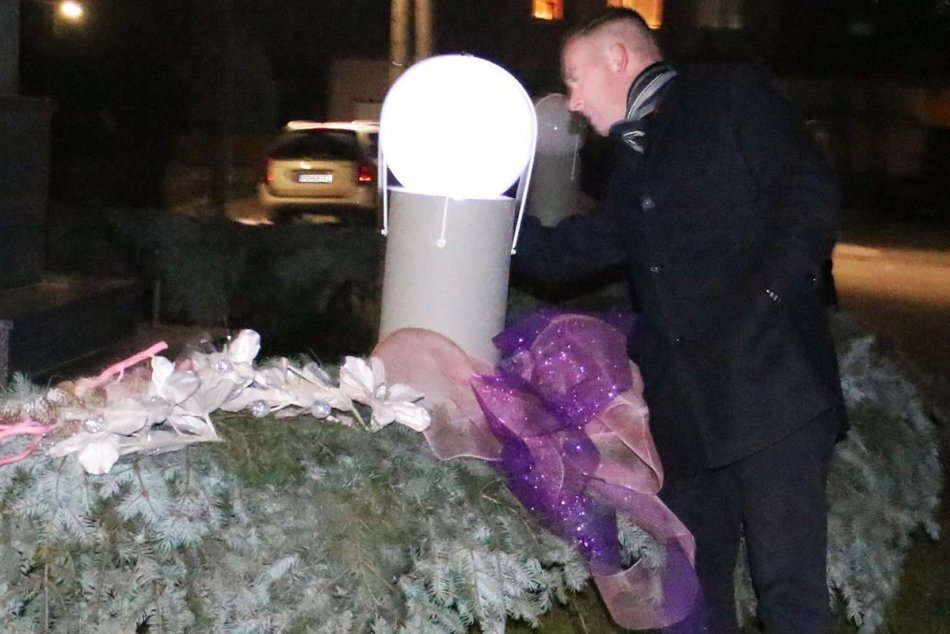 Ilustračný obrázok k článku Vianočné čaro v Malinovej: Už majú prvý sneh a tiež unikátny adventný veniec