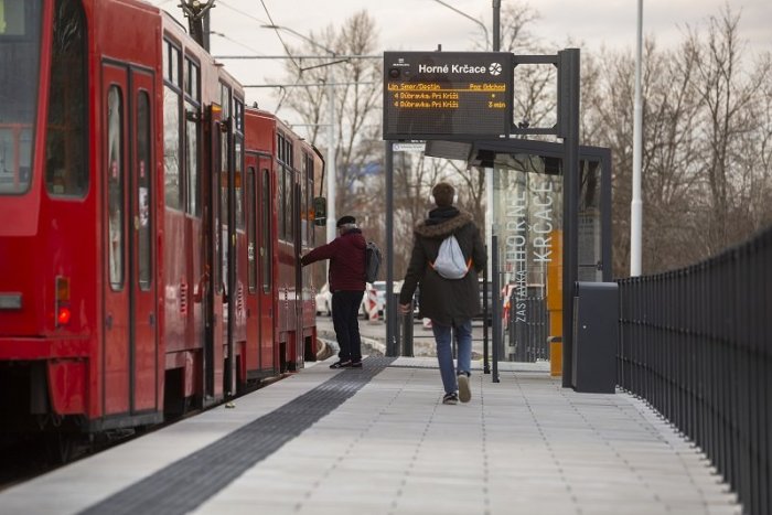Ilustračný obrázok k článku Koniec klepotaniu a nadskakovaniu električiek. Dopravný podnik má recept na tichú jazdu
