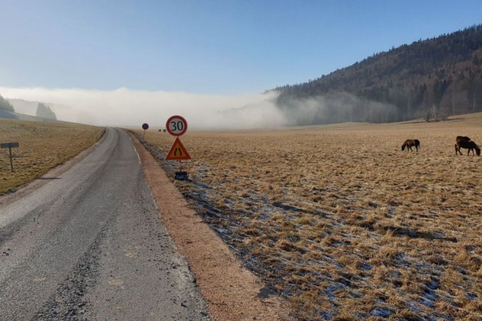 Ilustračný obrázok k článku Obrňte sa trpezlivosťou: Cestu medzi Muráňom a Prednou Horou uzavrú na 2,5 mesiaca