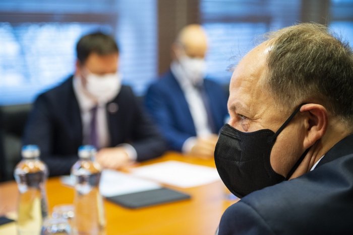 Ilustračný obrázok k článku Rybníček chce deti v školách ešte pred Vianocami: Podporia povinné testovanie?