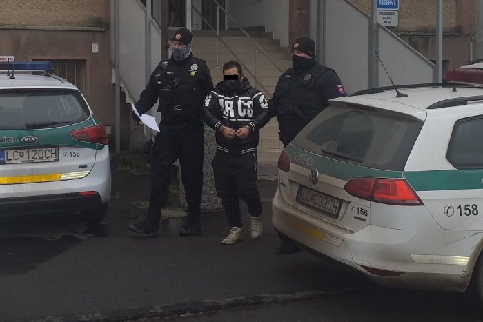 Ilustračný obrázok k článku Mladíka z Lučenca poslal sudca do väzby: Čelí obvineniu z obzvlášť závažného zločinu